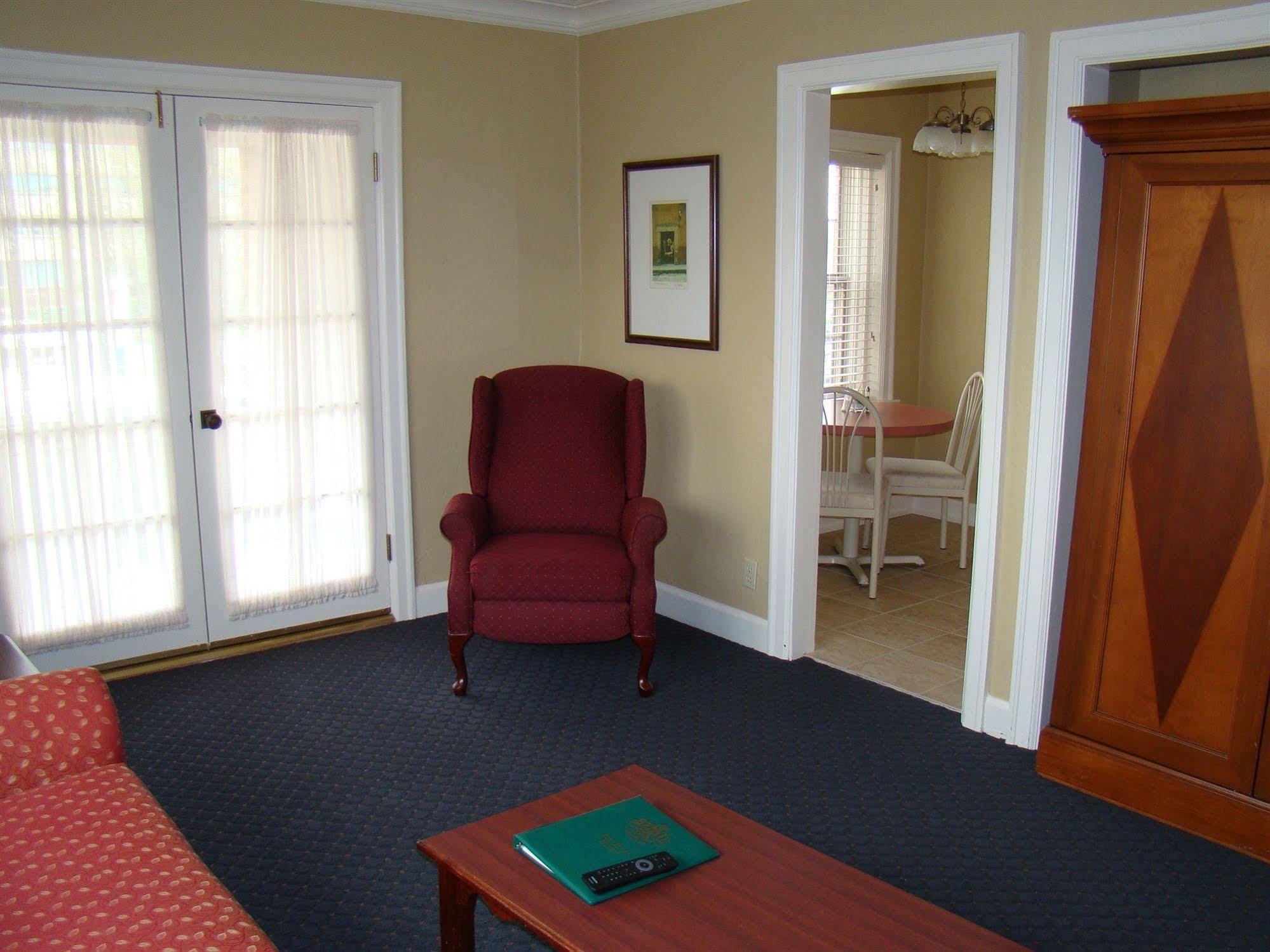 Senate Suites Extended Stay Hotel Topeka Exteriér fotografie
