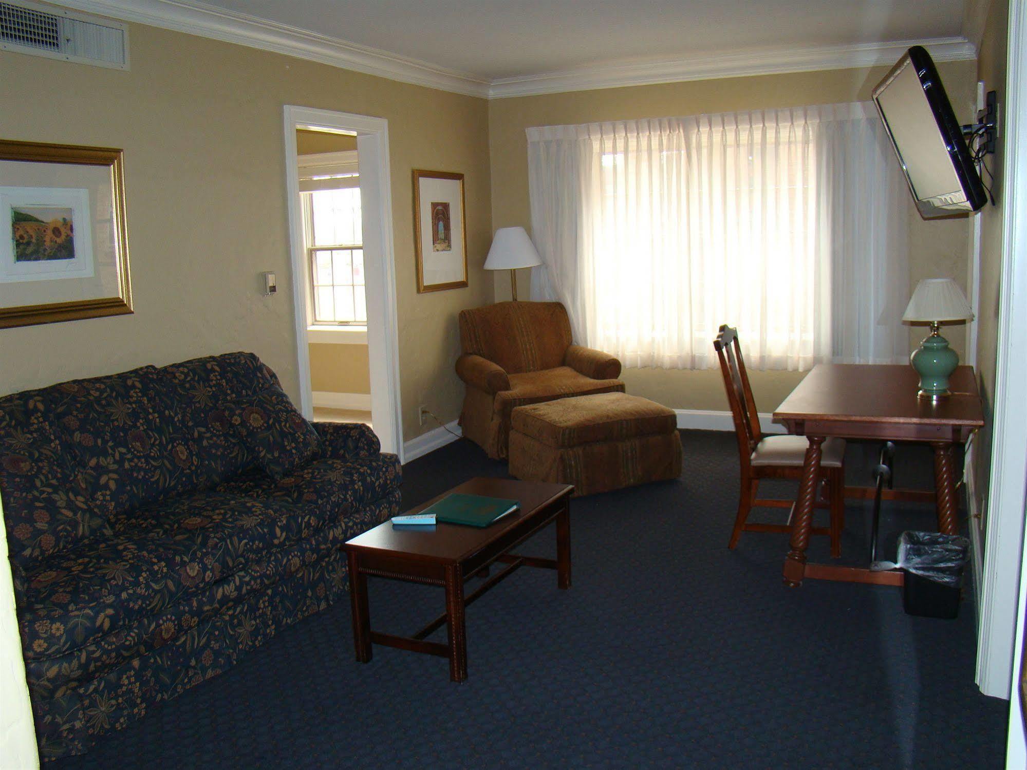 Senate Suites Extended Stay Hotel Topeka Exteriér fotografie